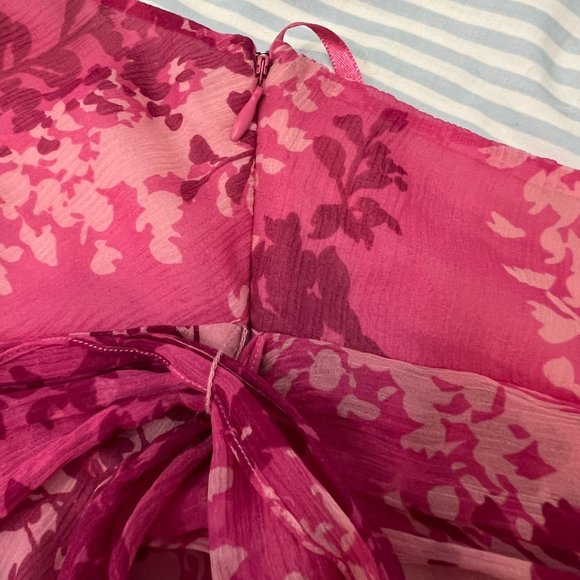 BCBG Silk Dress Sz 6 - Picture 5 of 7
